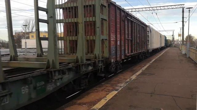 Вот такое чудо попалось.. ВЛ10-1811 со звуком паровозного гудка, и ТЭМ14-24 , Ярославль, ноябрь 202 смотреть онлайн