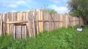 Изгородь на пасеке деревянная или металлическая?