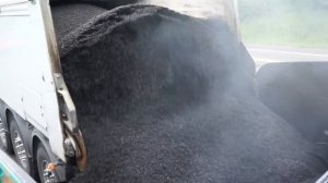 работа асфальтоукладчика с самосвалом Fliegl