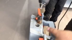 Фрезеровка под петли по шаблону Блюм