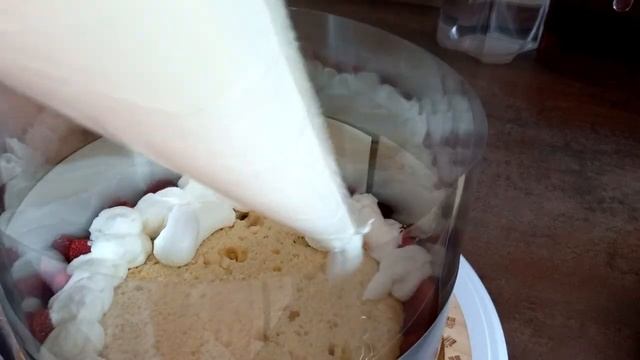 Фрезье - клубничный, летний, легкий!!! Училась делать