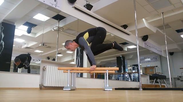 Подкачка. Высокий угол в горизонтальный упор согнувшись.