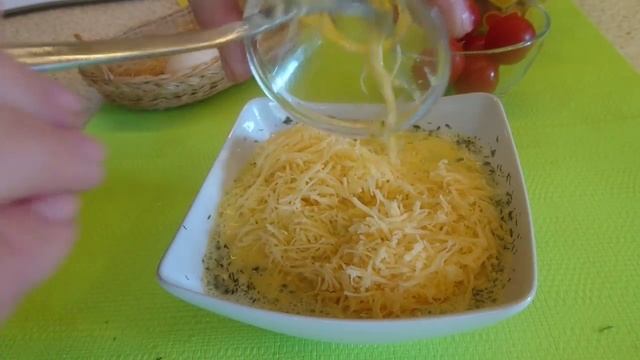 Омлет с сыром и сухариками/omelet with cheese and crackers