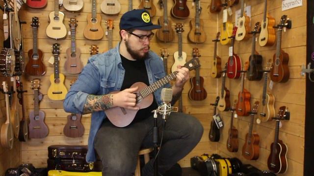 Martin 1T "Iz" All Solid Quilted Mahogany Tenor Ukulele смотреть онлайн