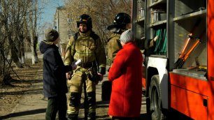 «Безопасная весна». Представители МЧС и волонтёры ШПК провели акцию по профилактике пожаров