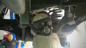 Replacing rear wheel bearing of Mazda Biante.