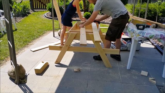 How To Make a Sandbox Picnic Table смотреть онлайн