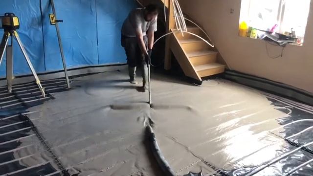 Our new Putzmeister screed pump in action смотреть онлайн