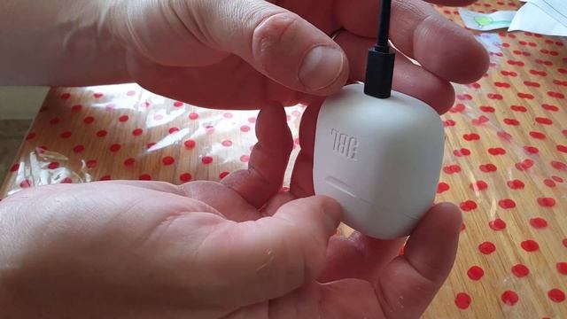 JBL TUNE220tws UBOXING & PAIRING смотреть онлайн