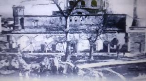 Затоплены и занесены глиной двухэтажные здания. Так бывает, когда встречеются селевой поток и цунам