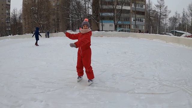 VLOGMAS / Сезон коньков открыт! /Городская ёлка в Лыткарино смотреть онлайн