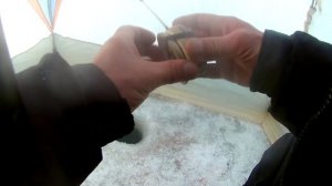 Зимняя рыбалка в мороз и сильный ветер.