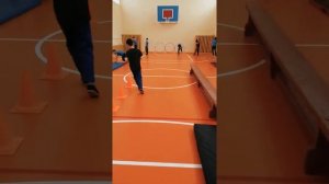 Урок физкультуры "Преодоление препятствий"
