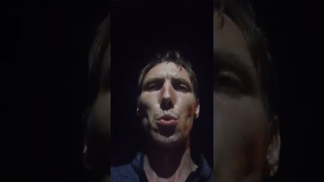 Водитель автобуса вышел на разговор.