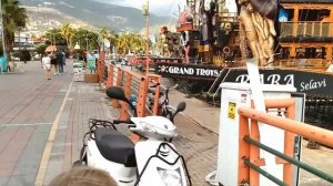 ПИРАТСКИЕ корабли в центре Алании, Турция. Большой смотр турецкого флота. / Atpalm