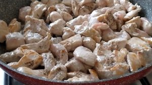 ФРИКАСЕ ИЗ КУРИЦЫ в сливочном соусе.