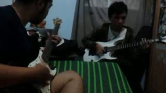 Cort vs Ibanez (Guitar Battle) смотреть онлайн