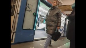 Пассажиры сообщили машинисту о задымлении в вагоне (ст. м. Смоленская Филёвской линии, 14.11.2022)