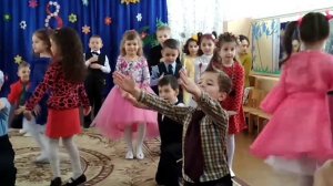 Песня на 8 марта про девочек