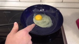 Как пожарить яичницу на эмалированной сковороде?
