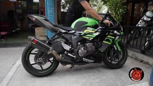 Kawasaki Ninja ZX 6R 2019 в действии AKRAPOVICH