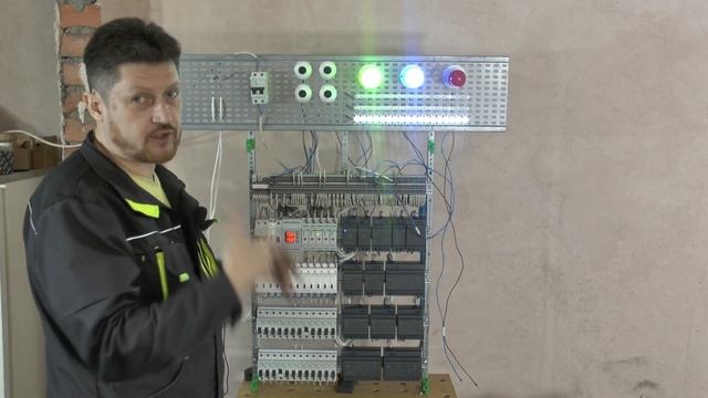 Электрощит с начинкой. Как управлять светом led подсветкой вентиляцией. Узнай как это работает. смотреть онлайн