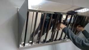Зонт вытяжной пристенный с лабиринтными фильтрами