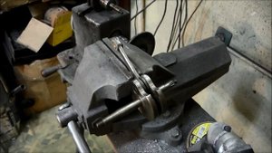 Обтачиваем шатун новодельного коленвала для лучшей балансировки