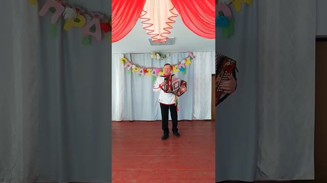 Авторское исполнение Ю. Ельмов «Шăпчăк ларсан турат авăнать»