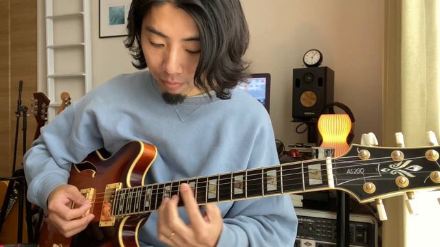 実家の父親のギターを拝借して弾いてみる Ibanez AS200 смотреть онлайн