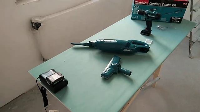 Обзор комплекта инструмента Макита.Шуруповерт и мини пылесос. смотреть онлайн