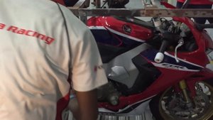 Unboxing a Honda Fireblade CBR1000RR SP 2018 | Stock Exhaust Note