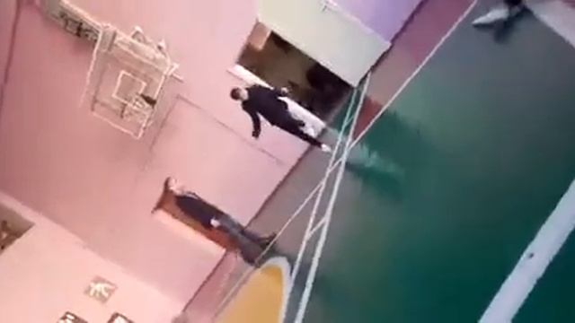 Негр,с другом на физре смотреть онлайн