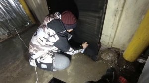 Как покрасить потолок в черный цвет с баллончика в гараже своими руками