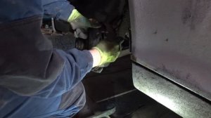 Как поменять передние тормозные колодки на Mercedes S320 W220