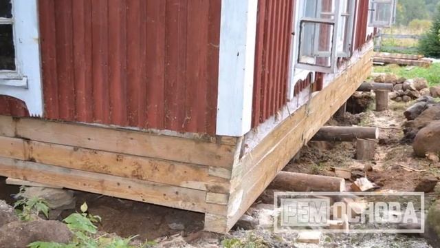 Подъем и замена нижних венцов деревенского дома на брус в пос. Лумиваара (Карелия).