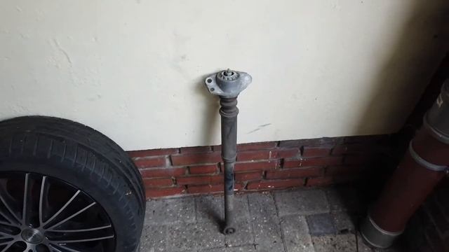 Замена пыльника амартизатора Volkswagen Polo. смотреть онлайн