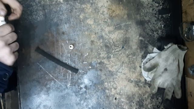 Манометр для измерения давления в топливной рампе.