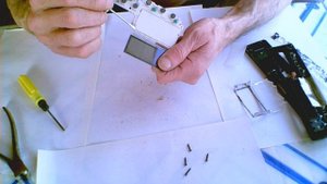 Что ценного в панели кассетной автомагнитолы SONY.