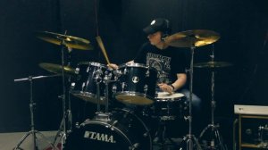 Играю на барабанах мою песню "На закате"