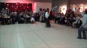 ROSITA QUIROGA Y OSVALDO CASARETTO bailando MILONGA BRAVA en la milonga SI TANGO