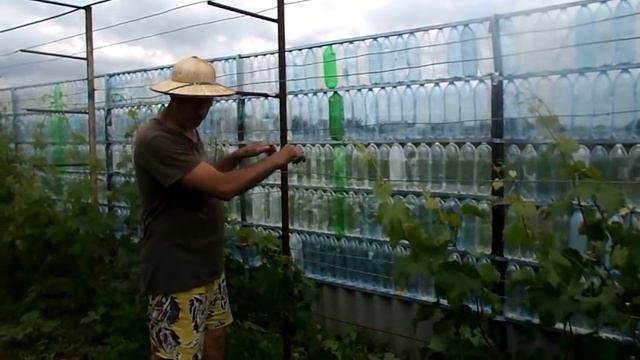 Забор из ПЭТ бутылок для дачи... смотреть онлайн