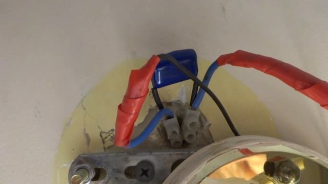 Моргает светодиодная лампа. Простое решение проблемы. Конденсатор 474J 630V смотреть онлайн