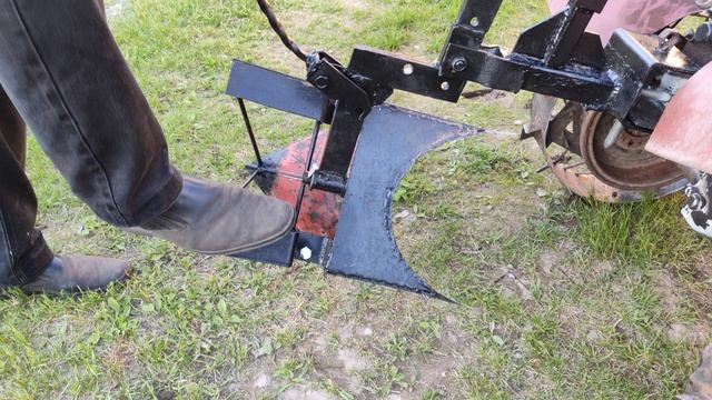 Плуг оборотный для мотоблока.mp4 смотреть онлайн
