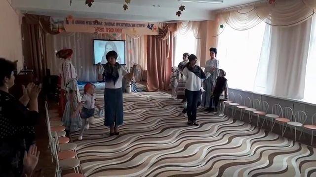 Дефиле платков "Современным модницам из бабушкиного сундука" смотреть онлайн