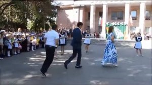 Копия видео "1 сентября  Танец 11 Б"