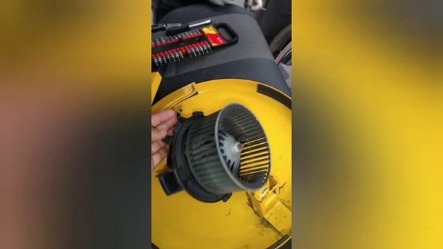 How To Fix VW Crafter  Mercedes Sprinter faulty  fan heater blower motor replacement fitting