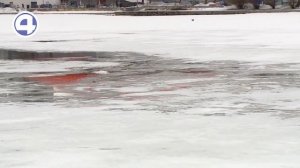 Толщина льда на городском пруду Екатеринбурга – всего 5 см