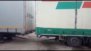 Дальнобойщики! Как снять фаркоп на грузовике?Легко!    How to remove a towbar on a truck? Easy!