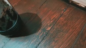 Щели в старом паркете